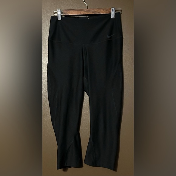 Nike Dri Fit Capri Length Leggings Womens Size Medium - Picture 1 of 4
